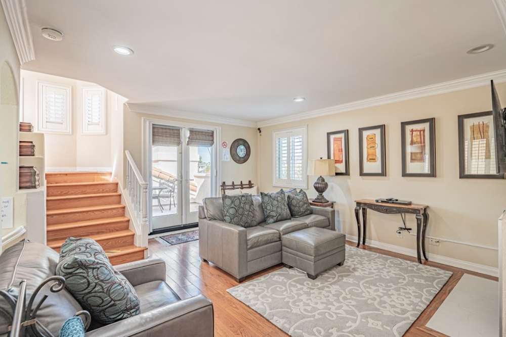 Comfortable and welcoming living space at a facility offering Heroin Addiction Treatment in Huntington Beach CA, designed for recovery and relaxation. 