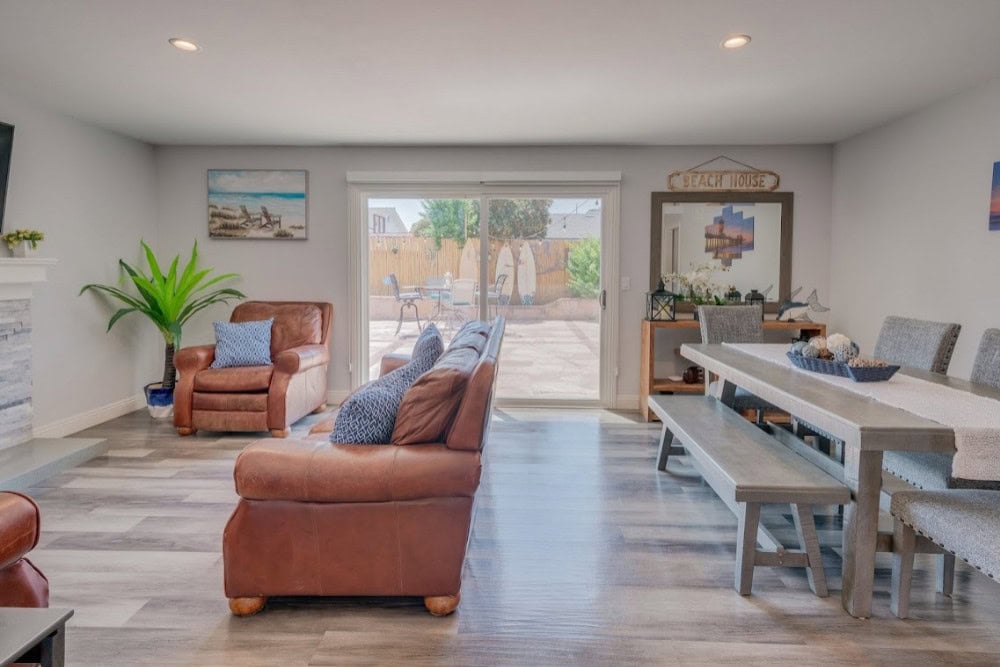 Comfortable living space at a luxury Alcohol Detox in Huntington Beach, providing a calm and home-like environment for recovery.