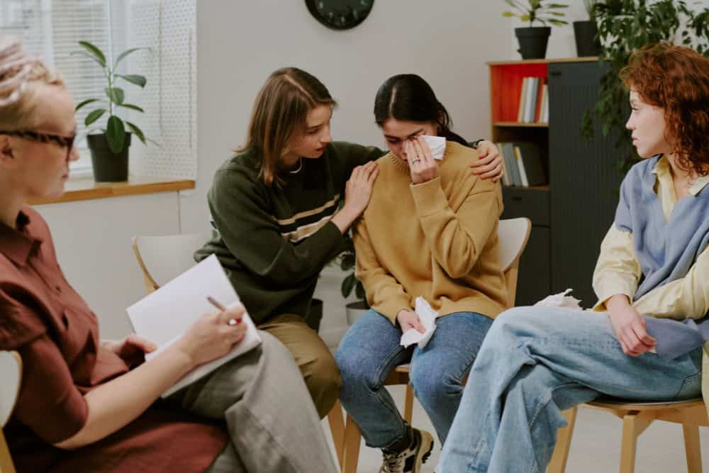 Therapist and peers offering emotional support during Alcohol Detox in Huntington Beach, helping clients process feelings and build trust in recovery.